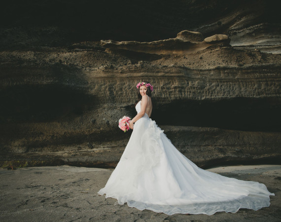 Bali Wedding Photo at Tanah Lot - Hery Portrait