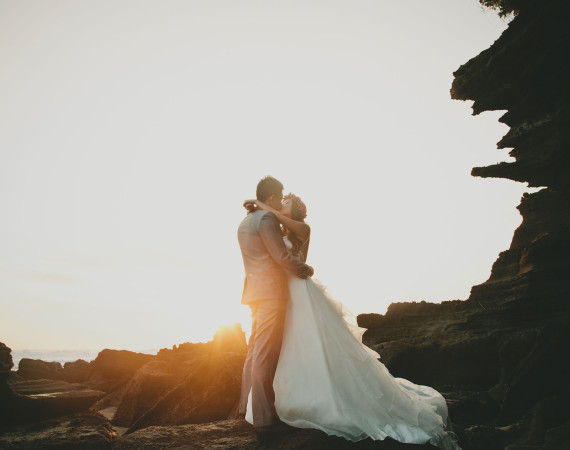 Bali Wedding Photo at Tanah Lot - Hery Portrait