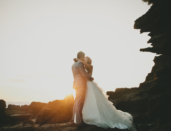 Bali Wedding Photo at Tanah Lot - Hery Portrait