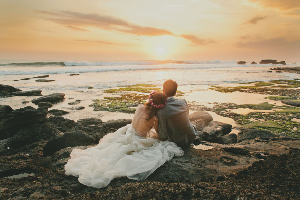 Bali Wedding Photo at Tanah Lot - Hery Portrait