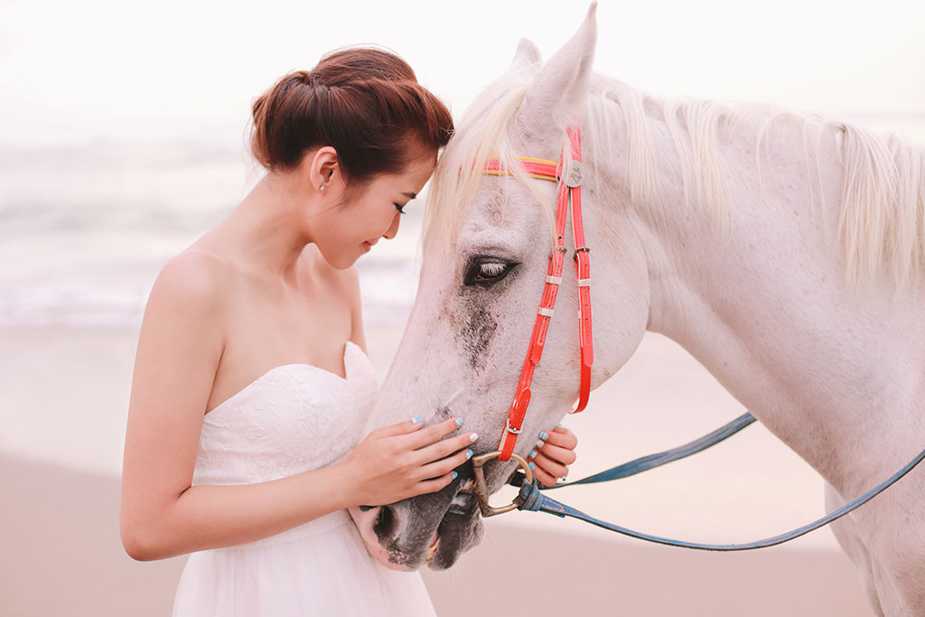Bali Wedding Photoshoot at Canggu Beach by Maxtu Photography