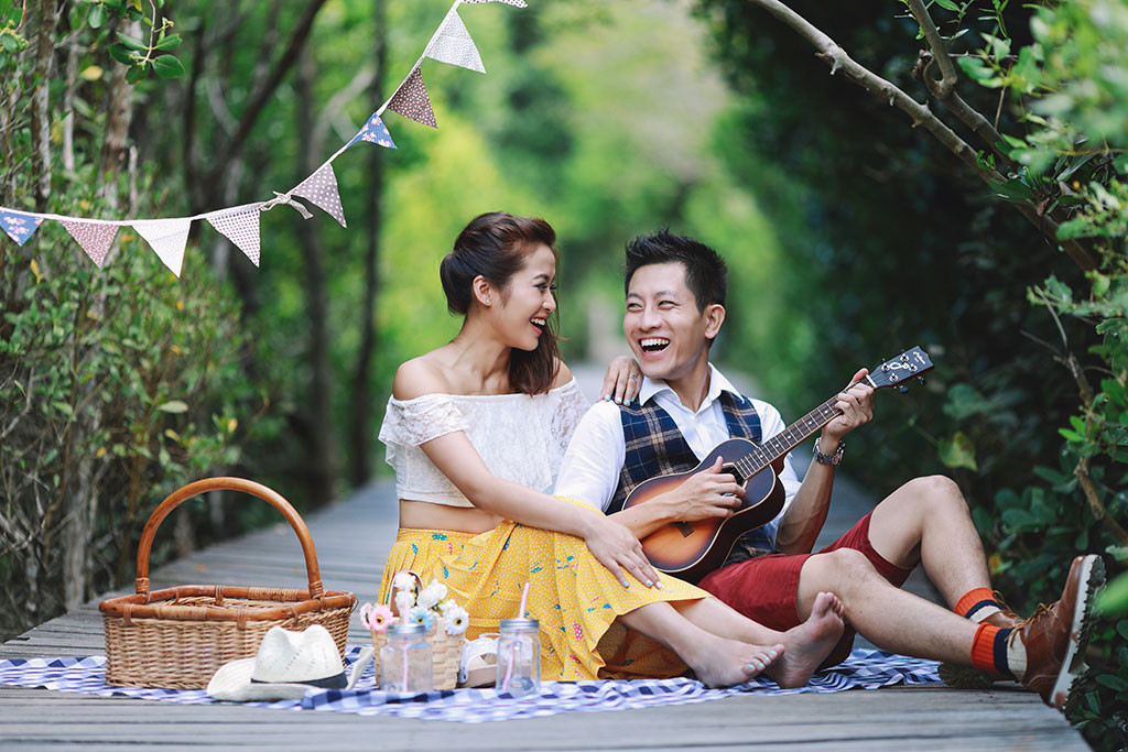 Bali Wedding Photoshoot Picnic at Mangrove Forest by Maxtu Photograpy
