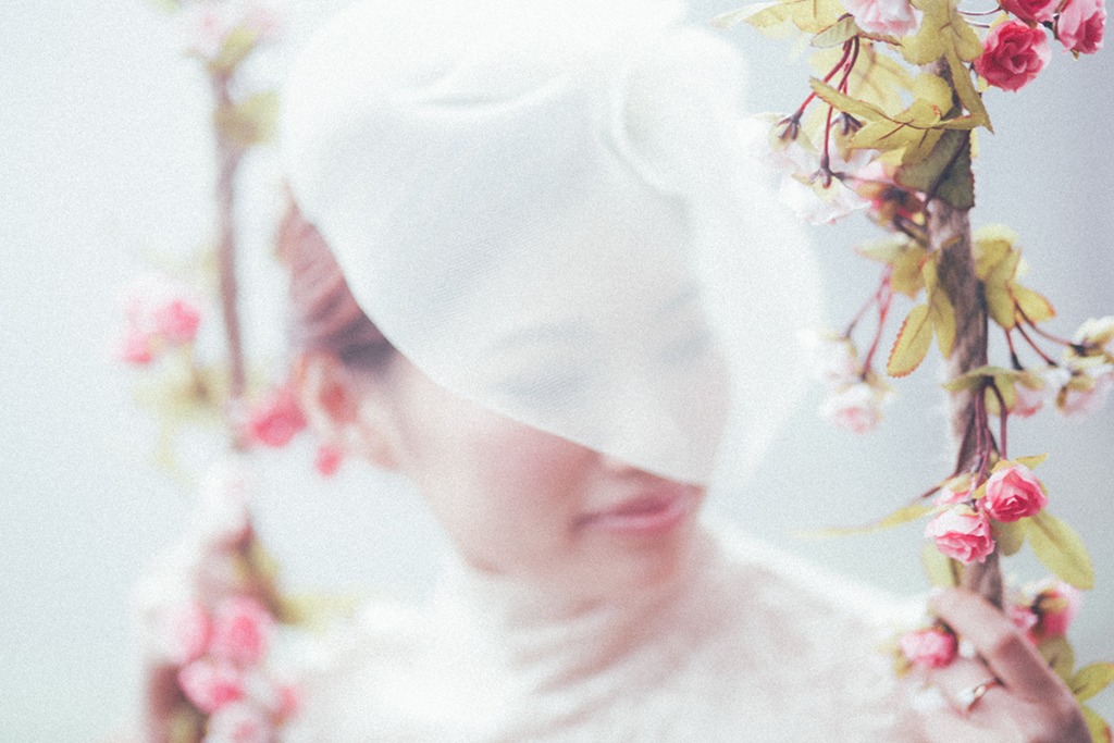 hong kong victoria peak garden alice in wonderland prewedding photoshoot hugh's hue