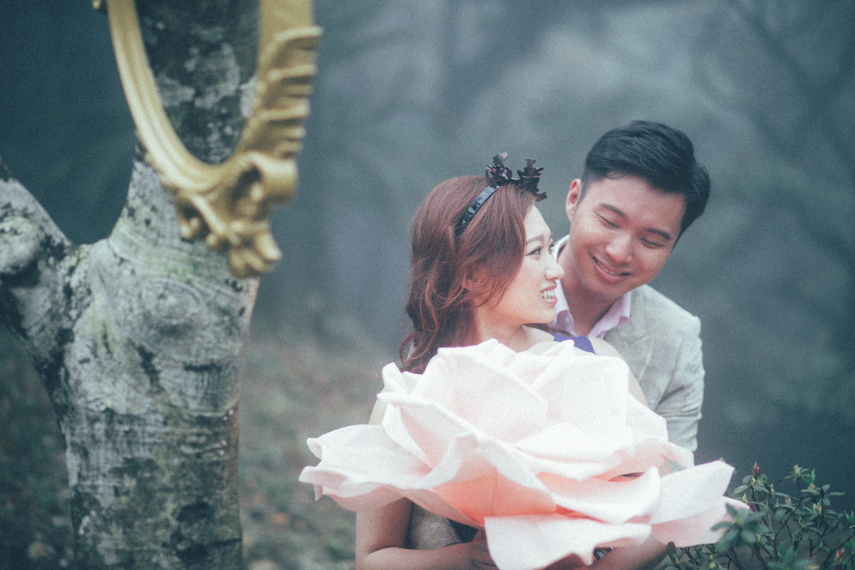 hong kong victoria peak garden alice in wonderland prewedding photoshoot hugh's hue