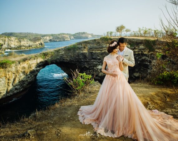 wedding photo at Nusa Penida Pantai Pasih Uug