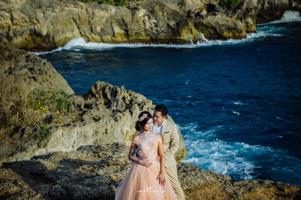 wedding photo at Nusa Penida Pantai Pasih Uug