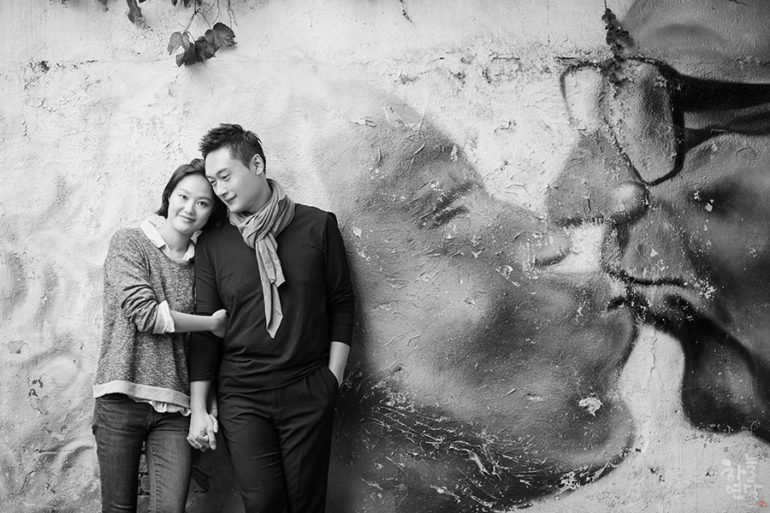 Korean couple photoshoot in wall mural samcheongdong