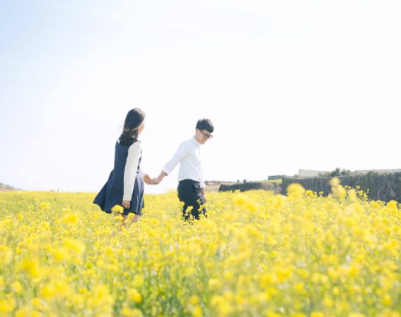 korean couple photoshoot in jeju canola fields
