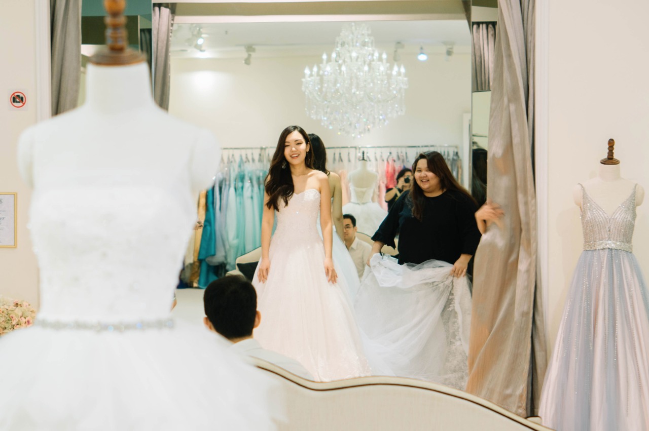 Review The Gown Warehouse What Goes On Inside A Gown Boutique
