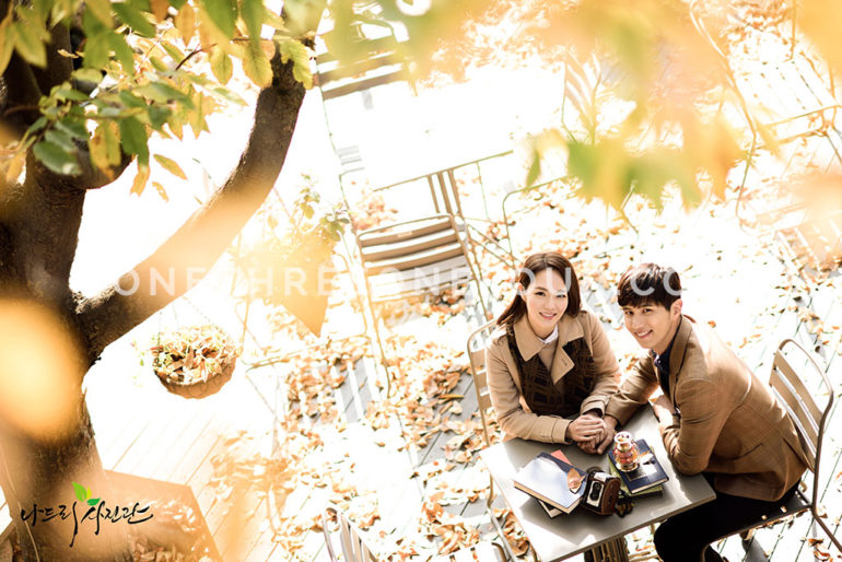 Autumn Engagement Photoshoot ideas - Nadri Studio
