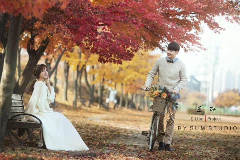 Autumn Engagement Photoshoot ideas - SUM Studio