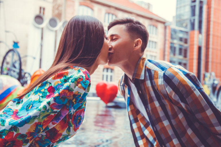 Summer Engagement Photoshoot ideas - Paris Happy Pictures
