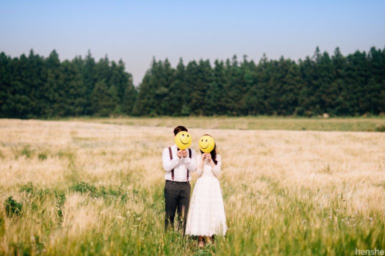Fun and easy props for pre-wedding photoshoot - Henshe Snap
