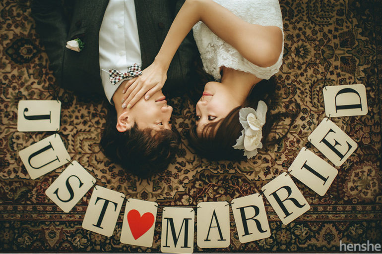 Fun and easy props for pre-wedding photoshoot - Henshe Snap