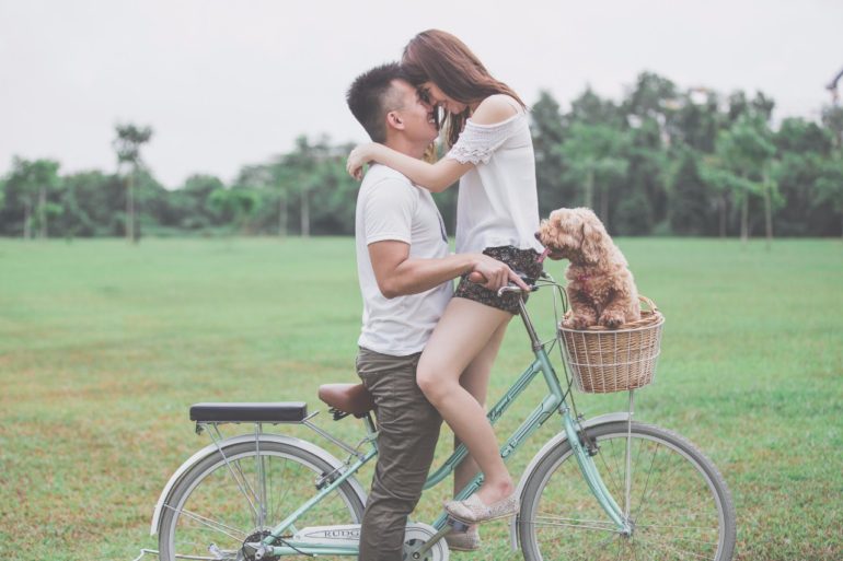 Fun and easy props for pre-wedding photoshoot - Krystapixels Photography