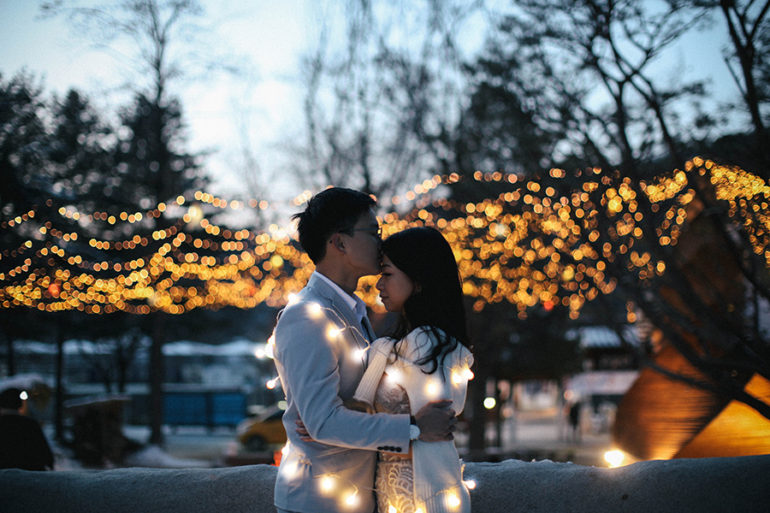 Fun and easy props for pre-wedding photoshoot - Bohemio Photo