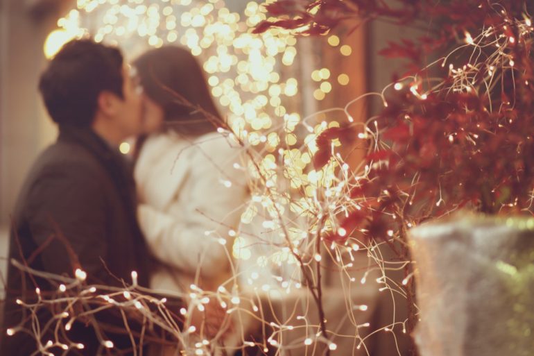 Fun and easy props for pre-wedding photoshoot - Skydal Photography