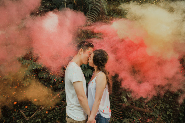 Fun and easy props for pre-wedding photoshoot - Maxtu photography