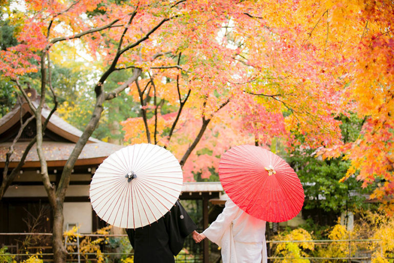 Fun and easy props for pre-wedding photoshoot - Himi Photography