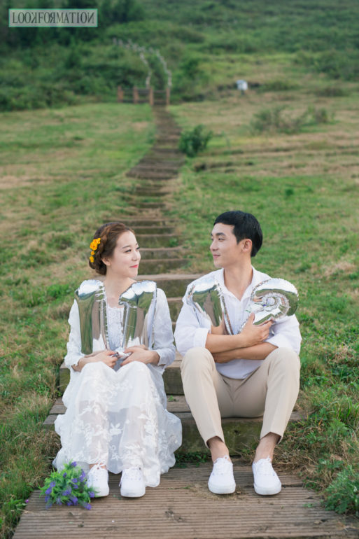 Pre-wedding Photoshoot Poses Ideas - LOOKFORMATION