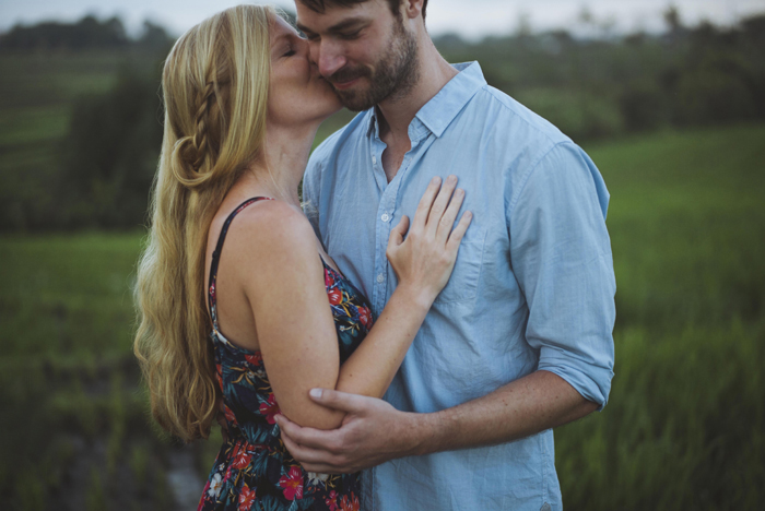 Pre-wedding Photoshoot Poses Ideas - Lightshell