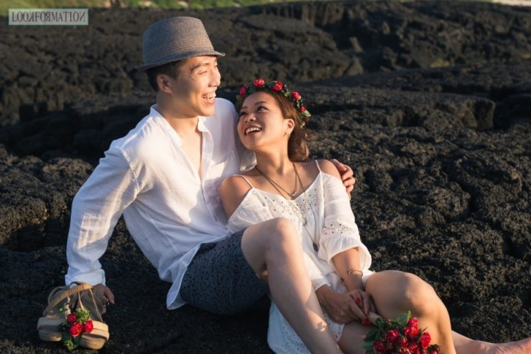 Pre-wedding Photoshoot Poses Ideas - LOOKFORMATION