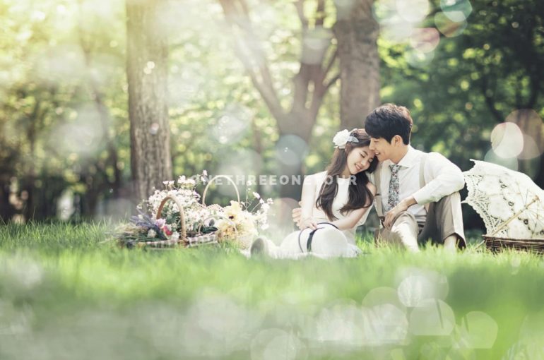 Pre-wedding Photoshoot Poses Ideas - May Studio
