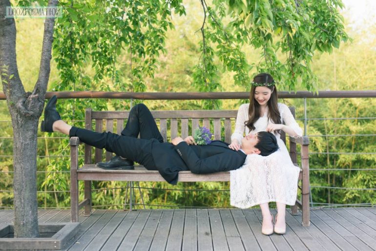 Pre-wedding Photoshoot Poses Ideas - LOOKFORMATION