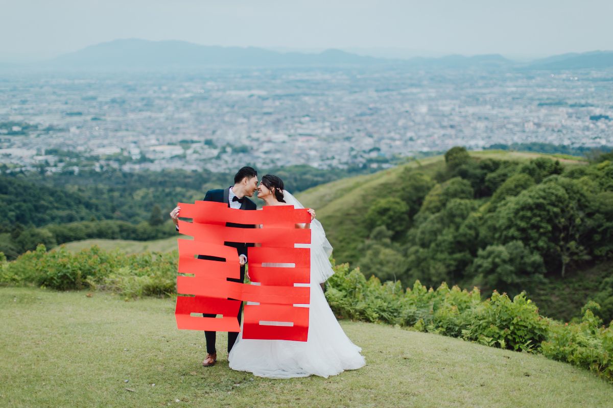 Couple held the Double Happiness symbol during their pre-wedding photoshoot at Nara Park in Japan