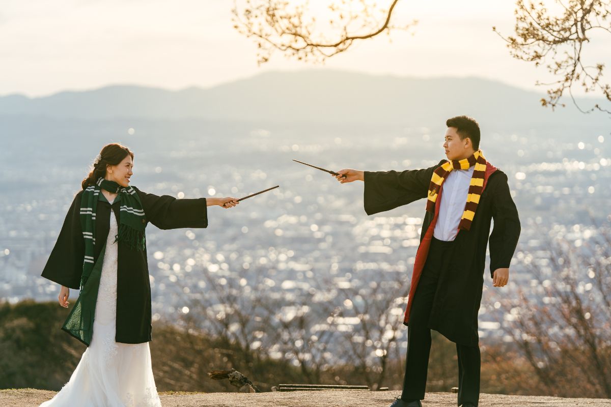 Couple wore Harry Potter-inspired props during their pre-wedding photoshoot at Mount Wakakusa in Japan.