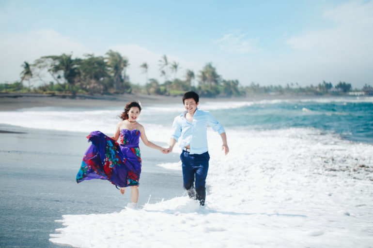 Pre-wedding Photoshoot Poses Ideas - Maxtu Photography