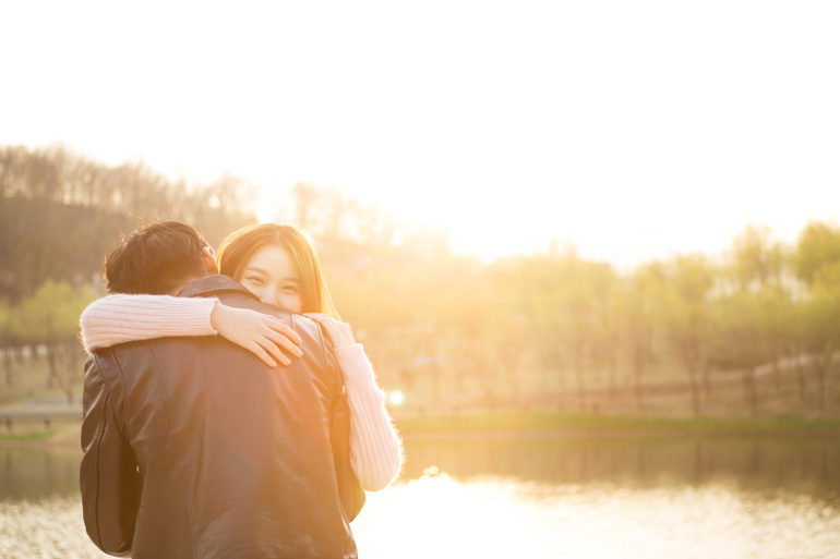 Pre-wedding Photoshoot Poses Ideas - MAPIC