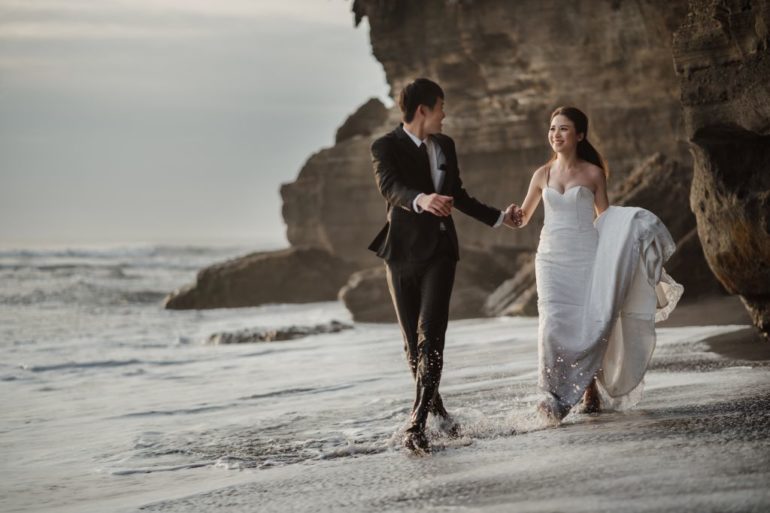 Amazing Beach Pre-Wedding Photoshoot Ideas That Have To Be Saved!