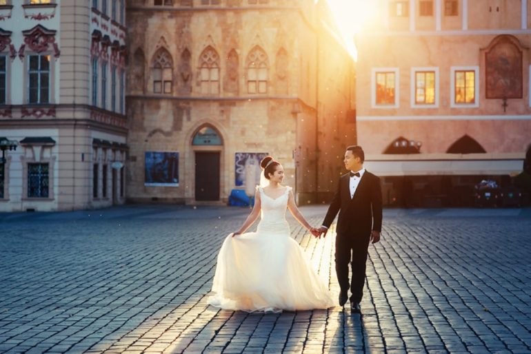 prague wedding photo old town square
