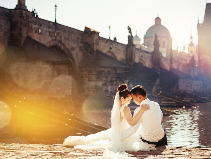 prague wedding photo charles bridge