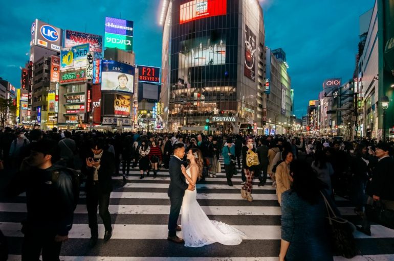 tokyo wedding photoshoot shibuya crossing