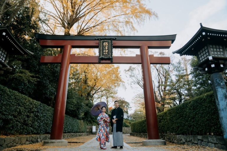 Tokyo wedding photoshoot nezu shrine