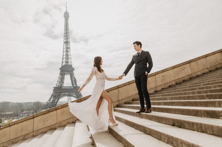 Paris Wedding Photos At The Eiffel Tower That Screams Romance Blog Credit Onethreeonefour Linh