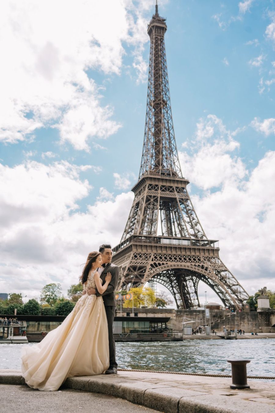 Paris Wedding Photos At The Eiffel Tower That Screams Romance