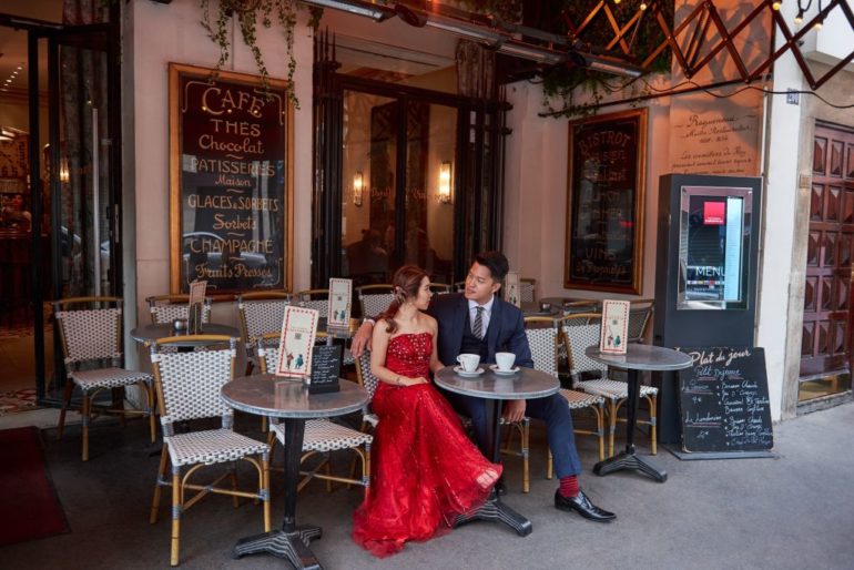 paris wedding photoshoot cafe
