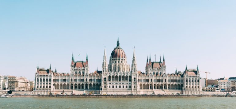 budapest hungarian parliament building