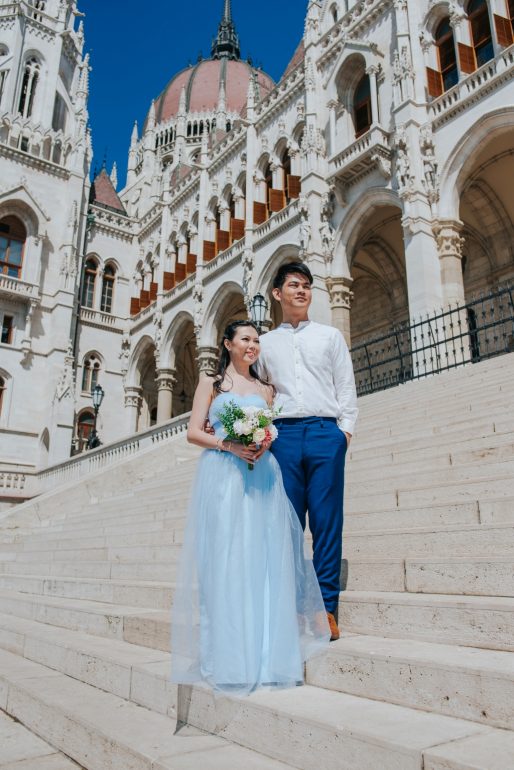 wedding photoshoot at hungarian parliament building