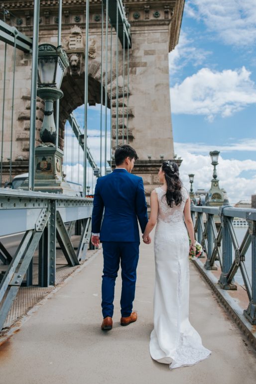 wedding photoshoot on Széchenyi Chain Bridge