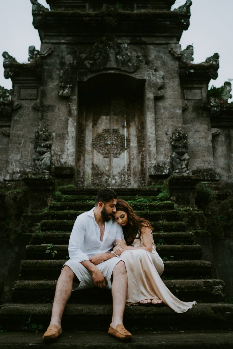 16 Dreamy Wedding Photo Poses for the Hopeless Romantic ...