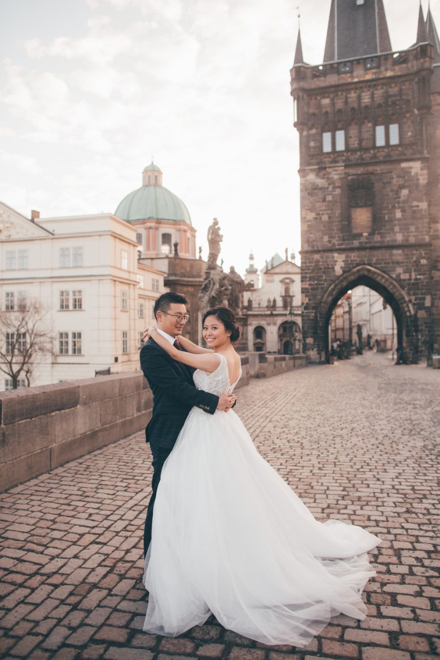 16 Dreamy Wedding Photo Poses for the Hopeless Romantic ...