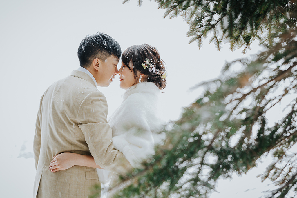 Hokkaido Wedding Photoshoot: 13 Winter Photoshoot Ideas For Dreamy Couple  Shots - OneThreeOneFour Blog