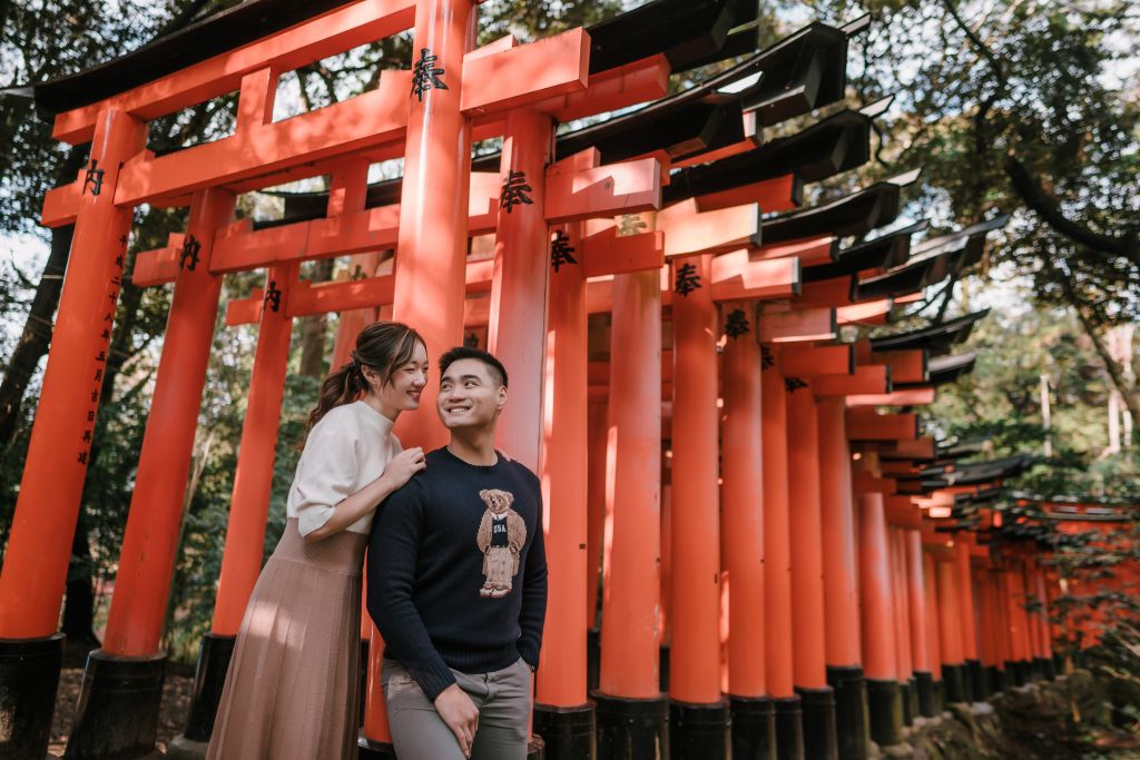 kyoto wedding photoshoot Fushimi Inari Shrine