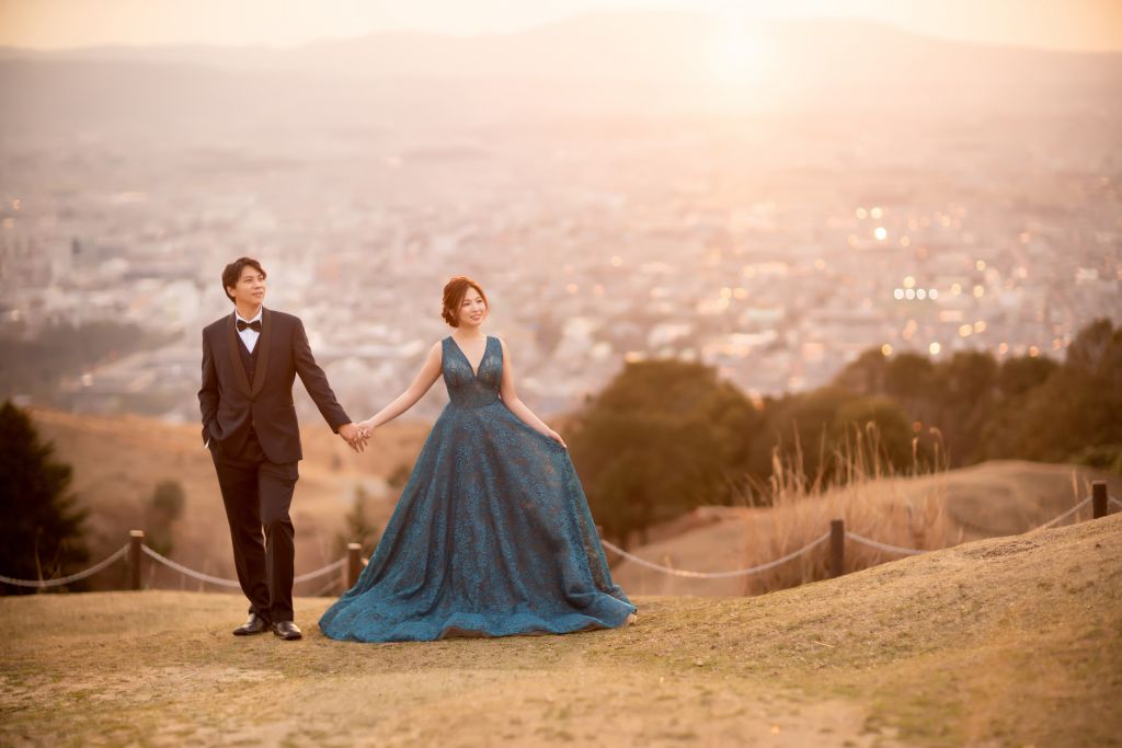 kyoto wedding photoshoot sunset mount wakakusayama