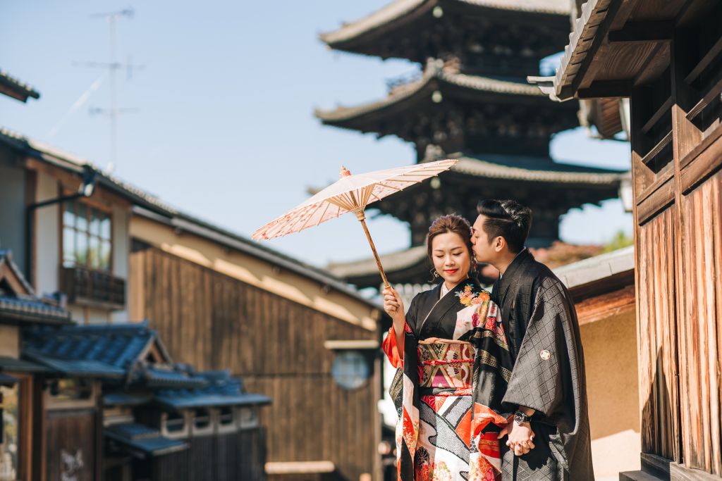 kyoto kimono wedding photoshoot ninenzaka