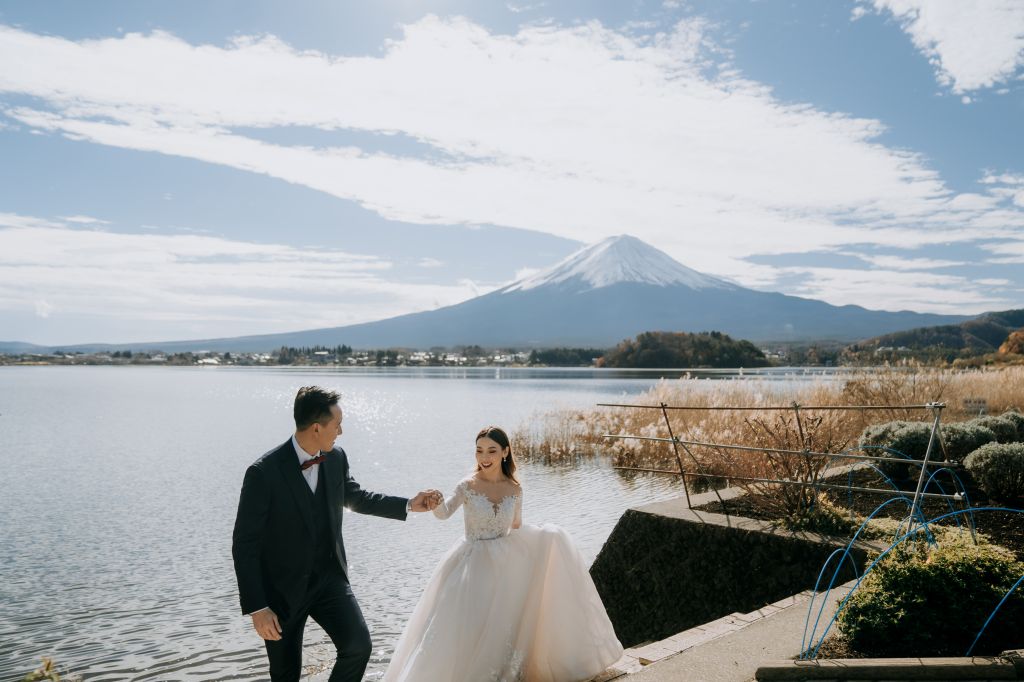 Chụp ảnh cưới dưới chân núi Phú Sĩ